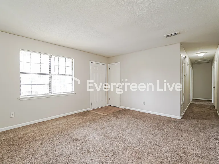 2665 Barclay St — Photo 4