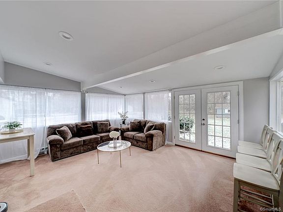 3rd image of 32 Parkview Dr