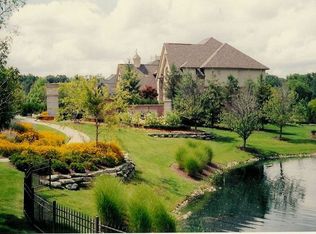 5440 Whitehall Blvd, Rochester, MI 48306