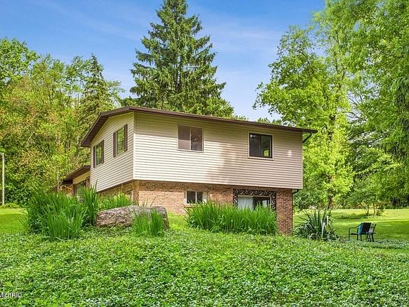3rd image of 711 Beechwood Dr