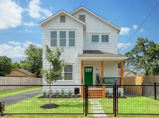 907 Moody St, Houston, TX 77009