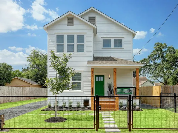 907 Moody St, Houston, TX 77009
