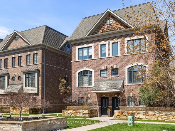 1807 Pagehurst Ave, Mississauga, ON L4X 1Y5
