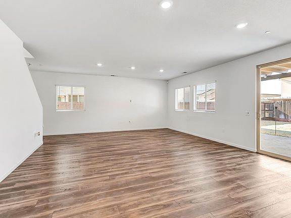 3rd image of 12727 Thorntonhall Dr