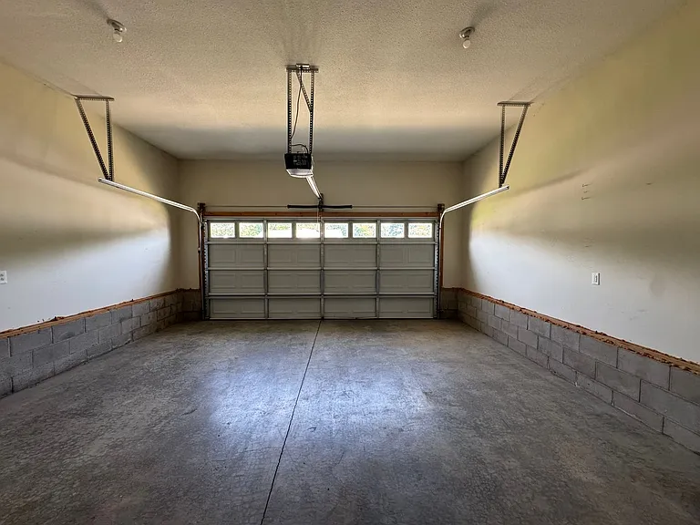 371 Andrew Dr — Photo 34