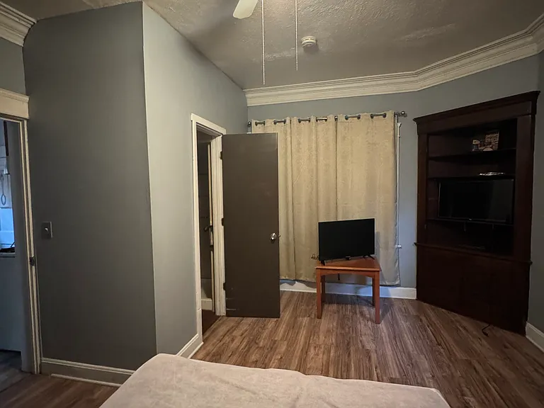 11918 Phillips Ave — Photo 8