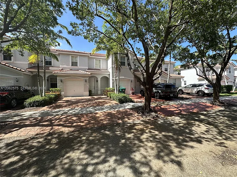 1015 NE 208th St — Photo 23