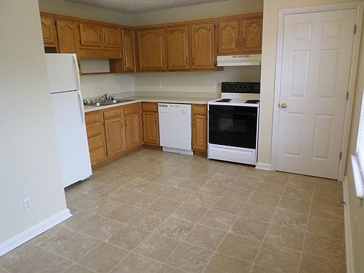 2nd image of 100 Pinnacle Ct APT 304
