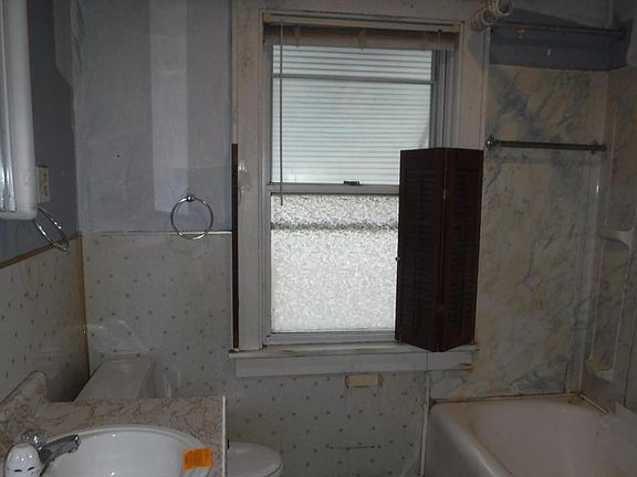 5th image of 1858 E North Broadway St