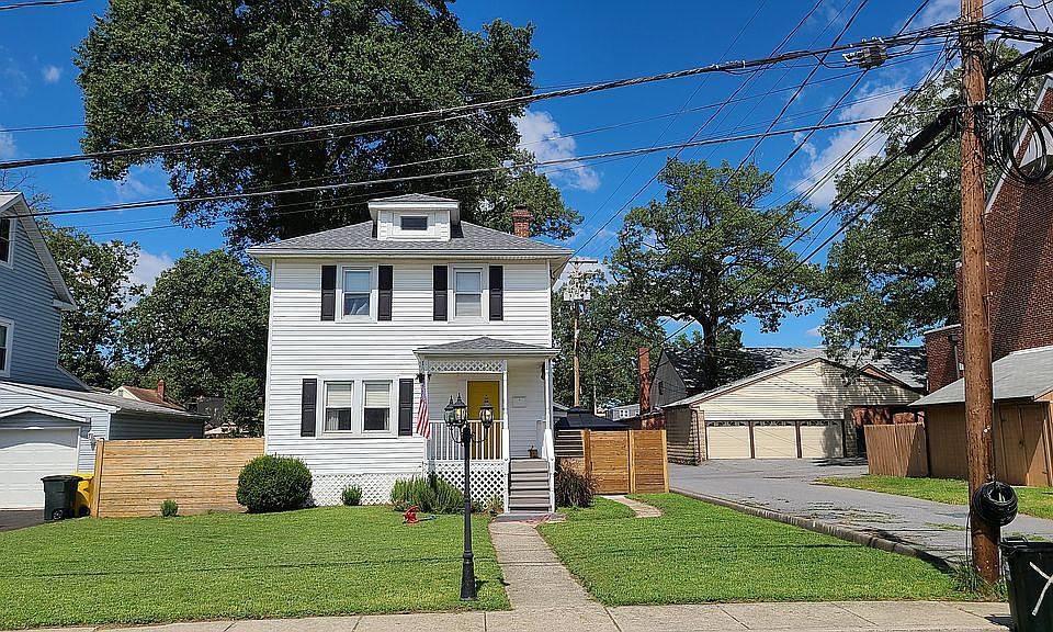 1st image of 104 Oak Ln NW