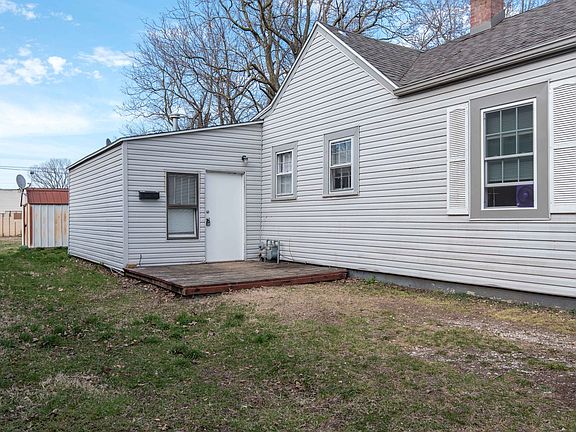 2nd image of 1441 E McDaniel St #A-b