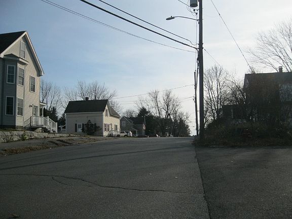 4th image of 10 1/2 Highland Ave