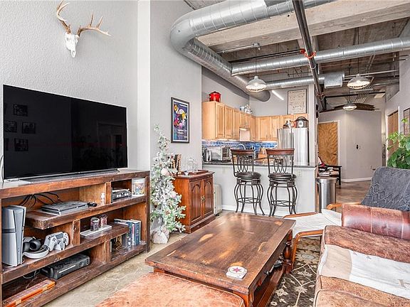 3rd image of 321 W 7th St APT 502