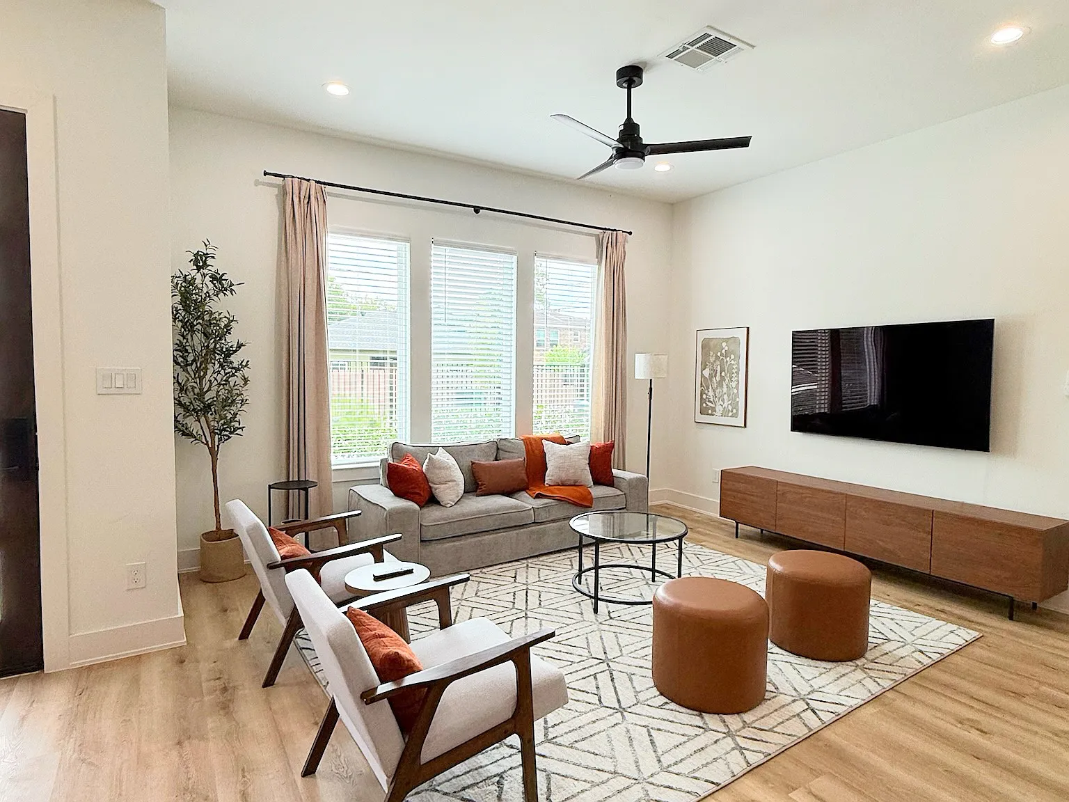 3 bed, 1392 sqft, $2,985 — Photo 4