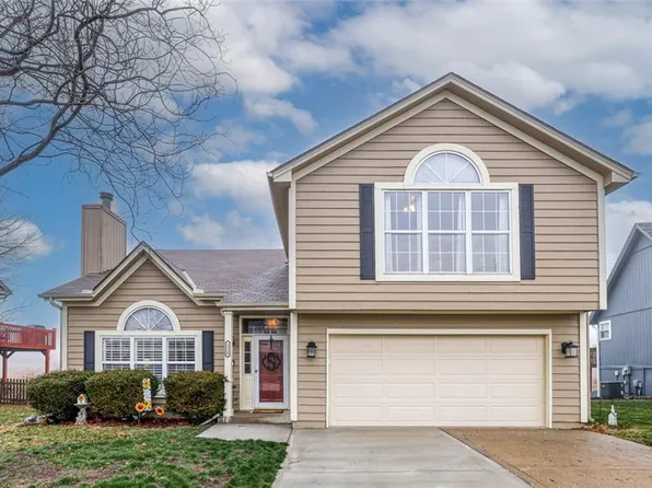 1524 SE 11th St, Lees Summit, MO 64063