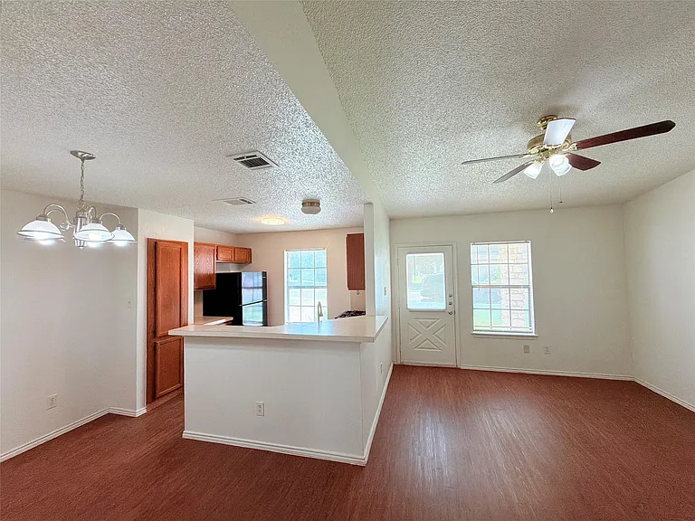1215 Ridgemont St — Photo 5