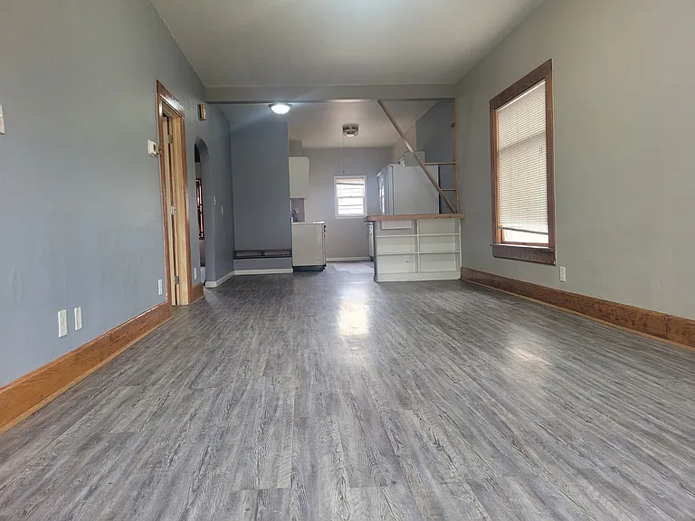 203 E 12th St — Photo 9