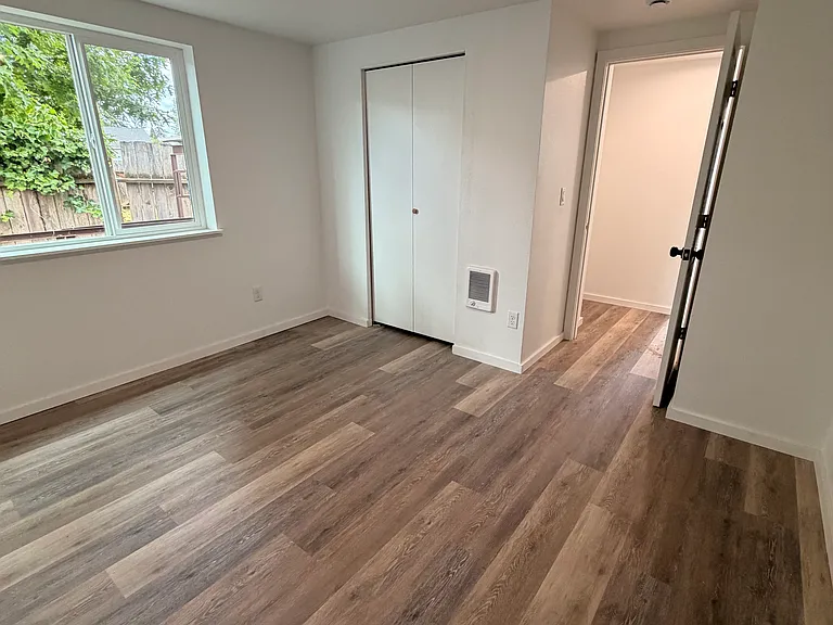 2890 Silverton Rd NE — Photo 10