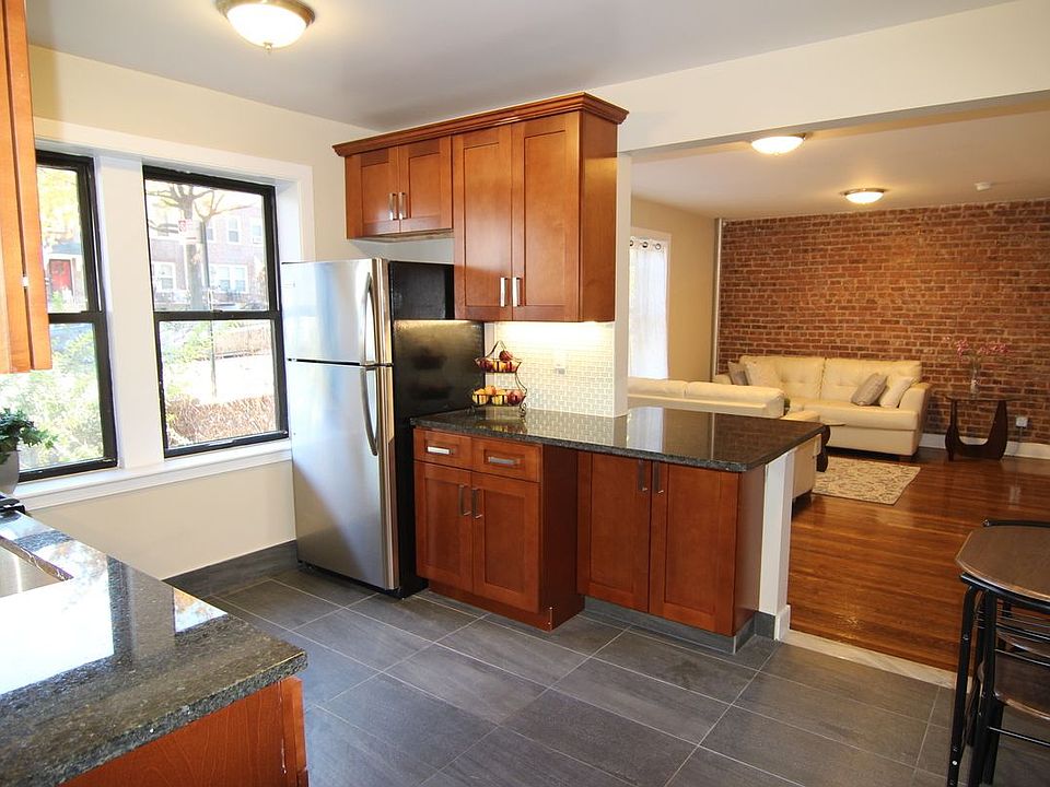 1st image of 2034 31st St APT A8