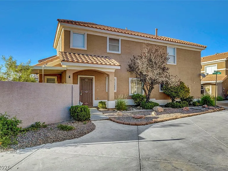 1453 Morro Creek St — Photo 2