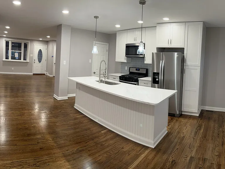 480 Kingsley St — Photo 1