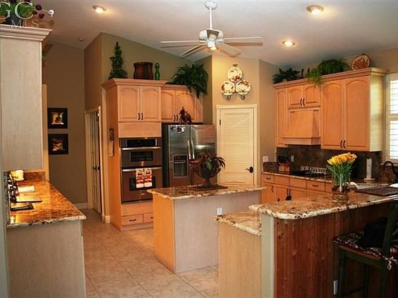 4th image of 4110 SW 12th Pl