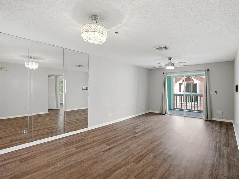3002 W Cleveland St #B8 — Photo 8