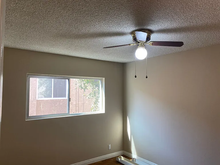 3104 Montrose Ave — Photo 18