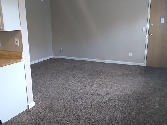 5th image of 3760 Camelot Dr APT 4