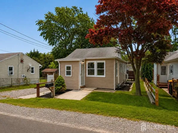 617 Greenwood Ave, Laurence Harbor, NJ 08879