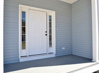 18-18D Crownshield Ave, Uxbridge, MA 01569