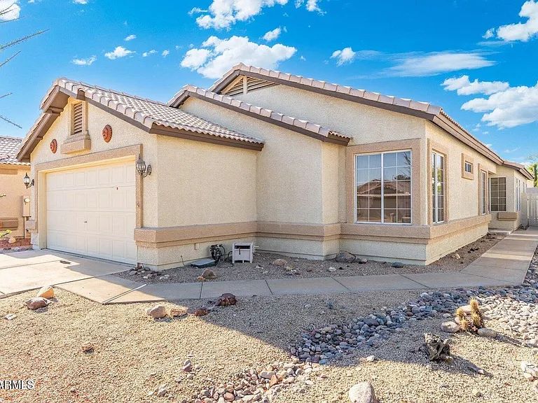 10622 W Mohawk Ln — Photo 1