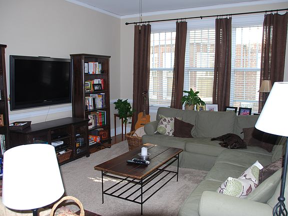 5th image of 327 W Main St
