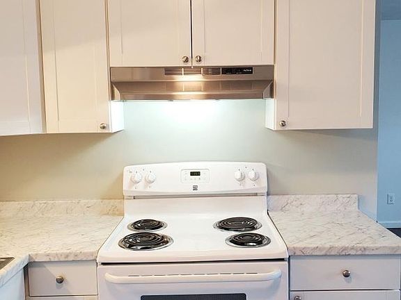 3rd image of 703 Laclede Ave #3