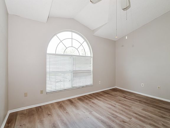 5th image of 1018 Corkwood Dr