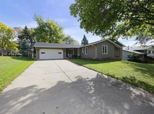 4082 Flag Ave N, New Hope, MN 55427