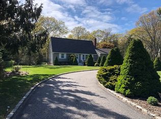 7 Trail Rd, Hampton Bays, NY 11946