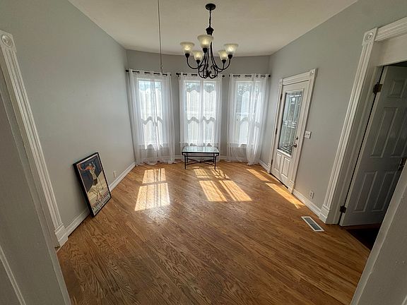 4th image of 1310 Summit St