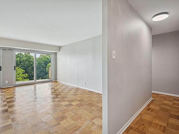 3rd image of 9039 Sligo Creek Pkwy APT 902
