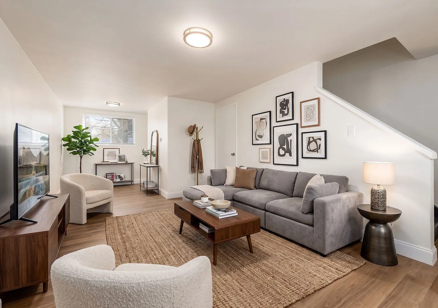 835 E Mithoff Street — Photo 1