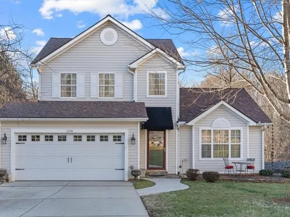 1228 Satinwood Dr, Greensboro, NC 27410