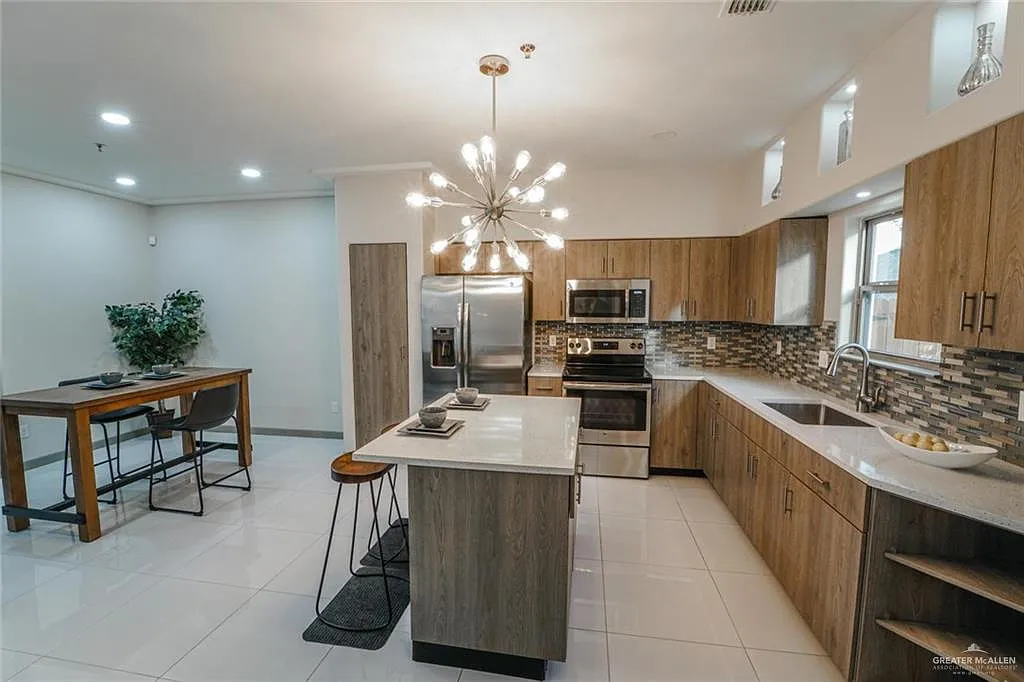 3 bed, 2.5 bath, 1530 sqft, $1,595 — Photo 4