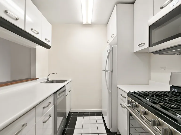 2373 Broadway #529 — Photo 3