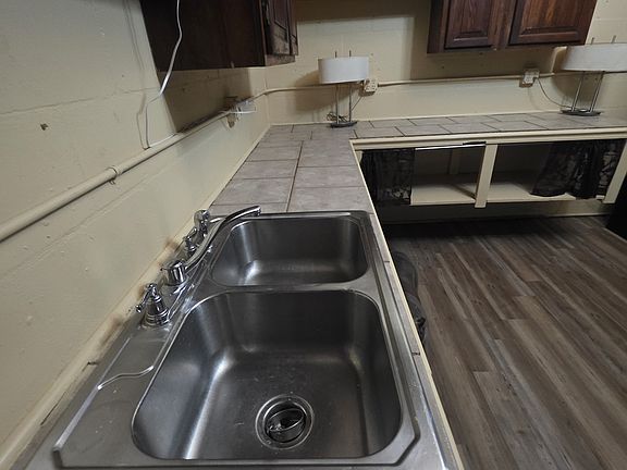 4th image of 4915 Dorothy Ave