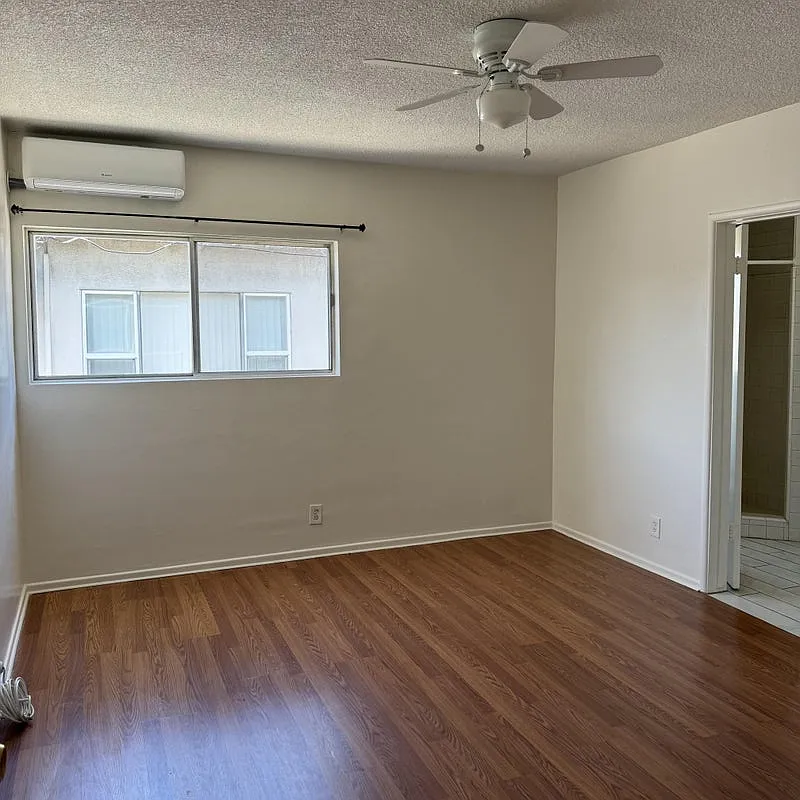 1 bed, 1200 sqft, $1,300 — Photo 1