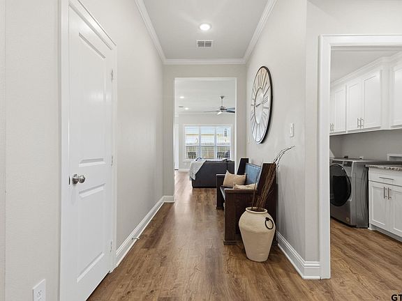 3rd image of 135 Amanda Ave