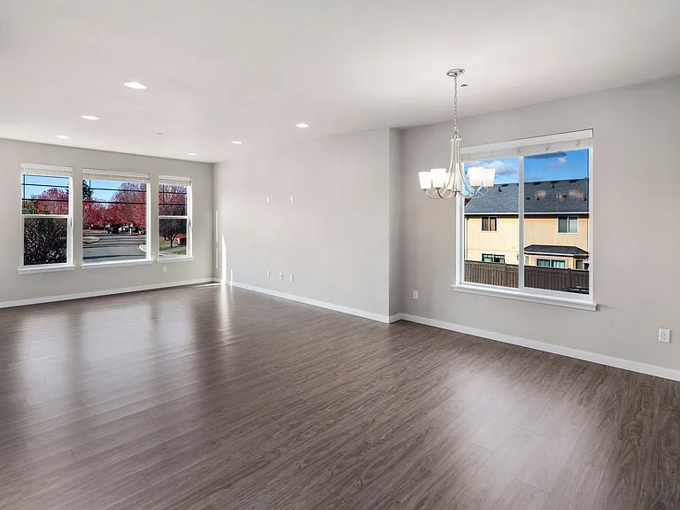 Rainier View Court Townhomes — Photo 10