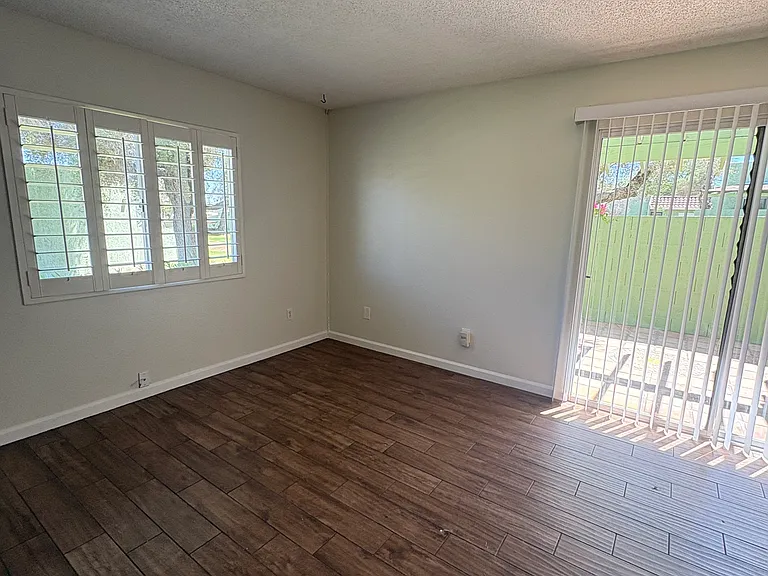 809 E Cochise Dr — Photo 11