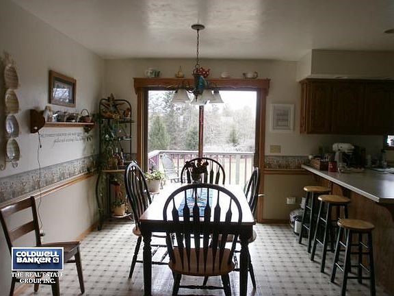 Dine area w/ patio &deck