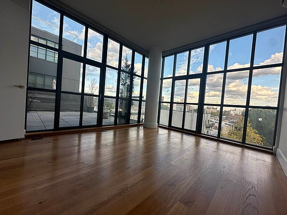 5th image of 1040 Dean St #702
